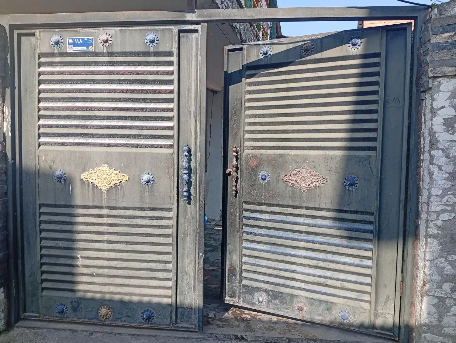 دروازه سنگین وزن نو هستش به علت زدن کرکره برقی|مصالح و تجهیزات ساختمان|آمل, |دیوار