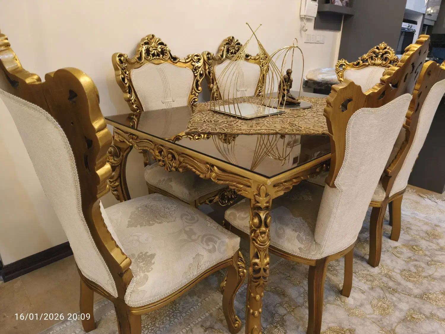 مبلمان ۹نفره همراه با میزغذاخوری ۶ نفره سلطنتی|مبلمان خانگی و میز عسلی|تهران, تهرانپارس شرقی|دیوار