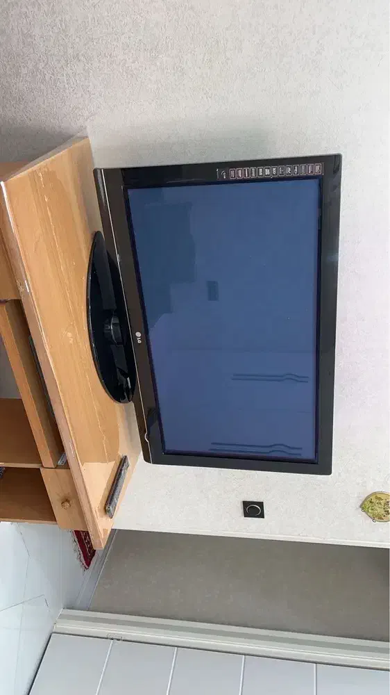 تلویزیون ال جی قدیمی|تلویزیون و پروژکتور|ملایر, |دیوار