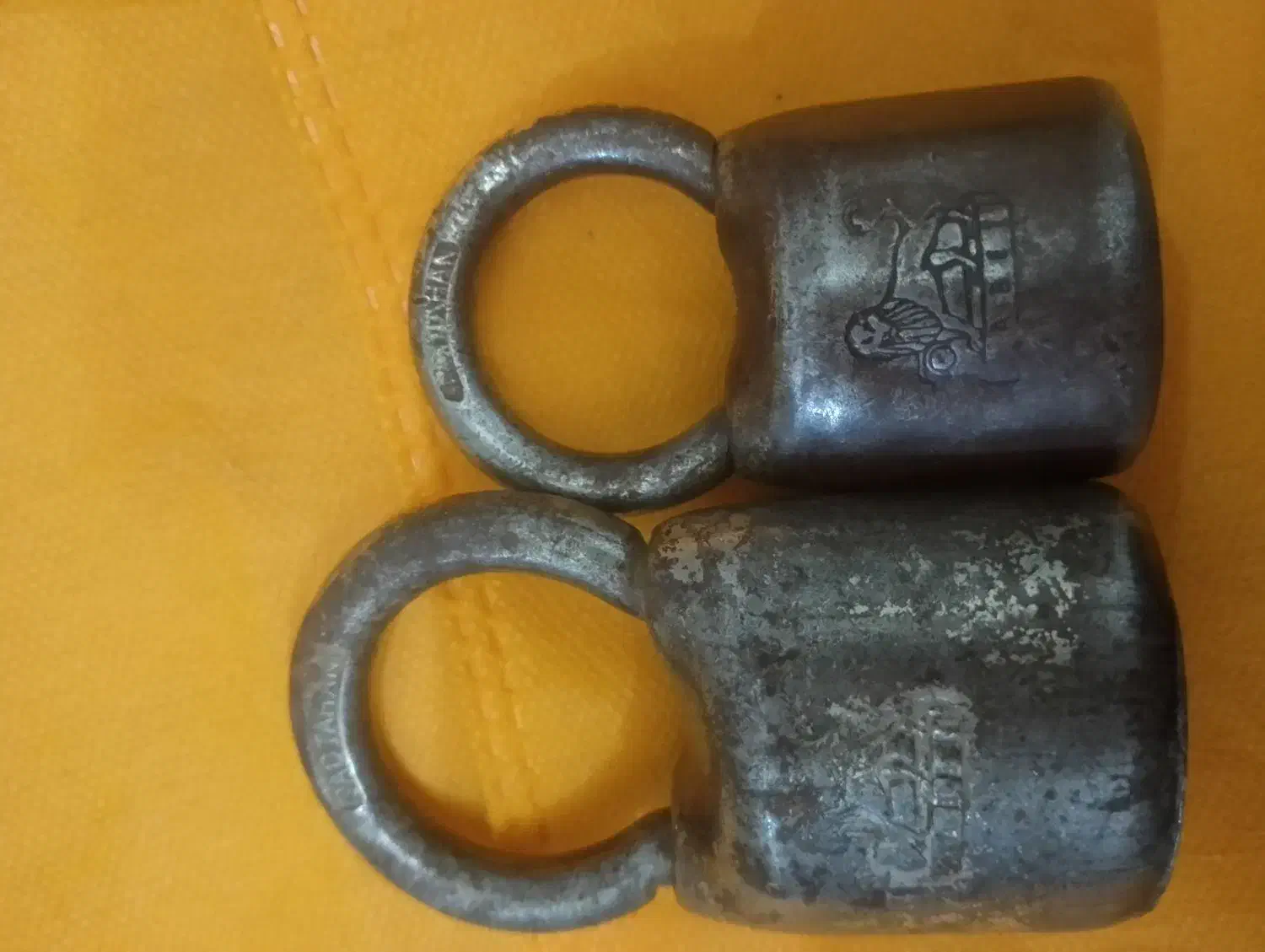 دو عدد قفل قدیمی شیرنشان بدون کلید|کلکسیون اشیاء عتیقه|اصفهان, دهنو|دیوار