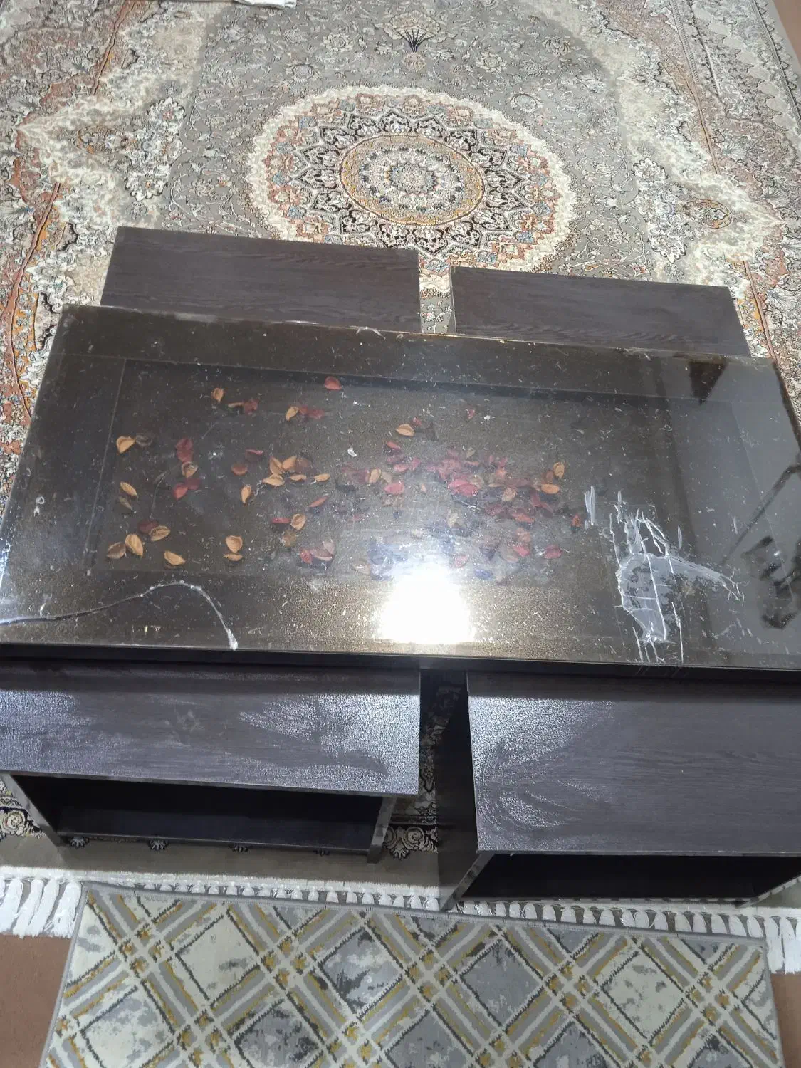 جلومبلی با چهار عدد عسلی سالم|مبلمان خانگی و میز عسلی|قروه, |دیوار