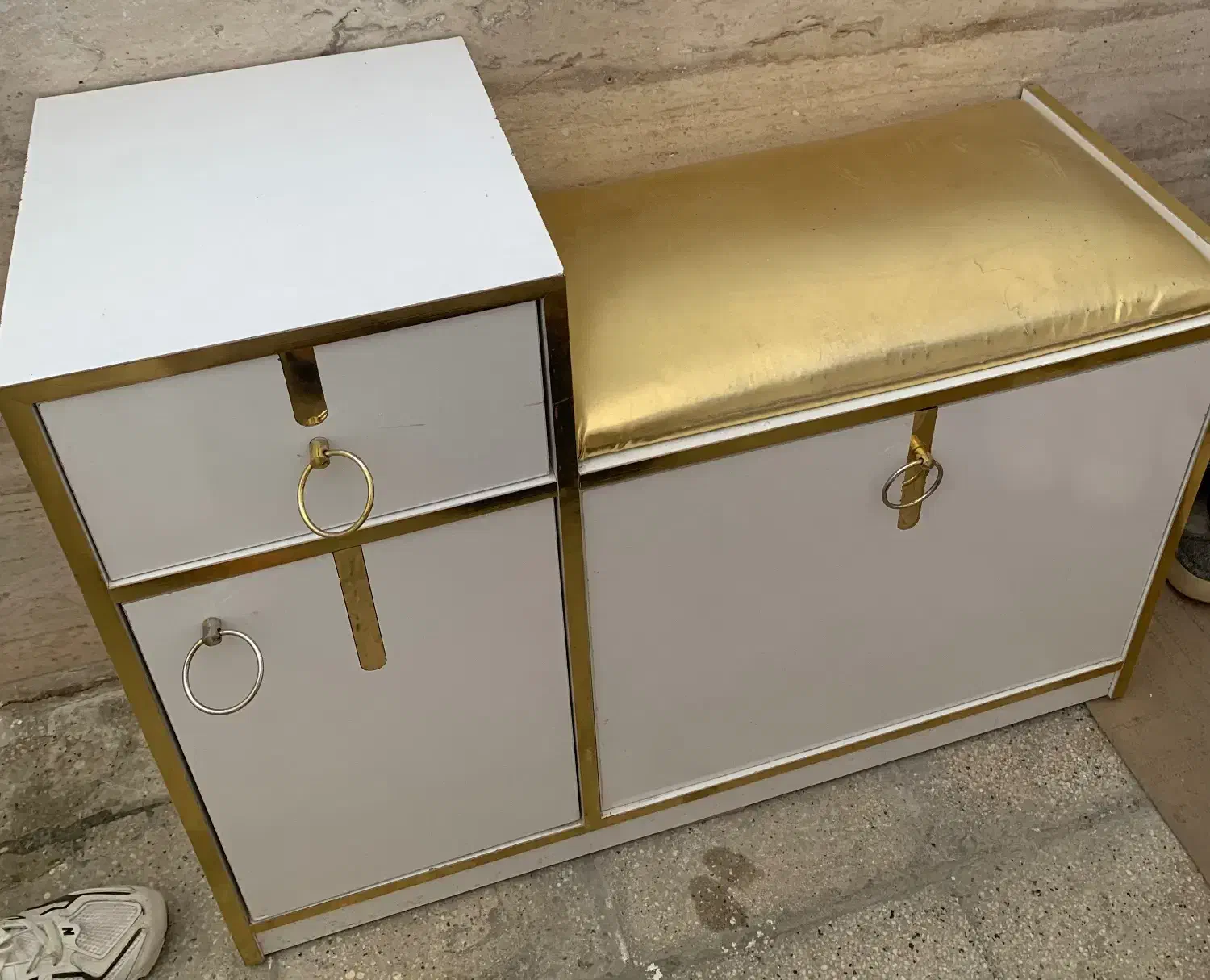 جاکفشی|جاکفشی، کمد، دراور|کاشمر, |دیوار