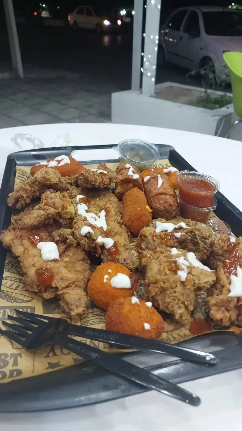 فروشنده خانم جهت کار در سوخاری نصف ماه کار|استخدام خدمات فروشگاه و رستوران|دوگنبدان, |دیوار