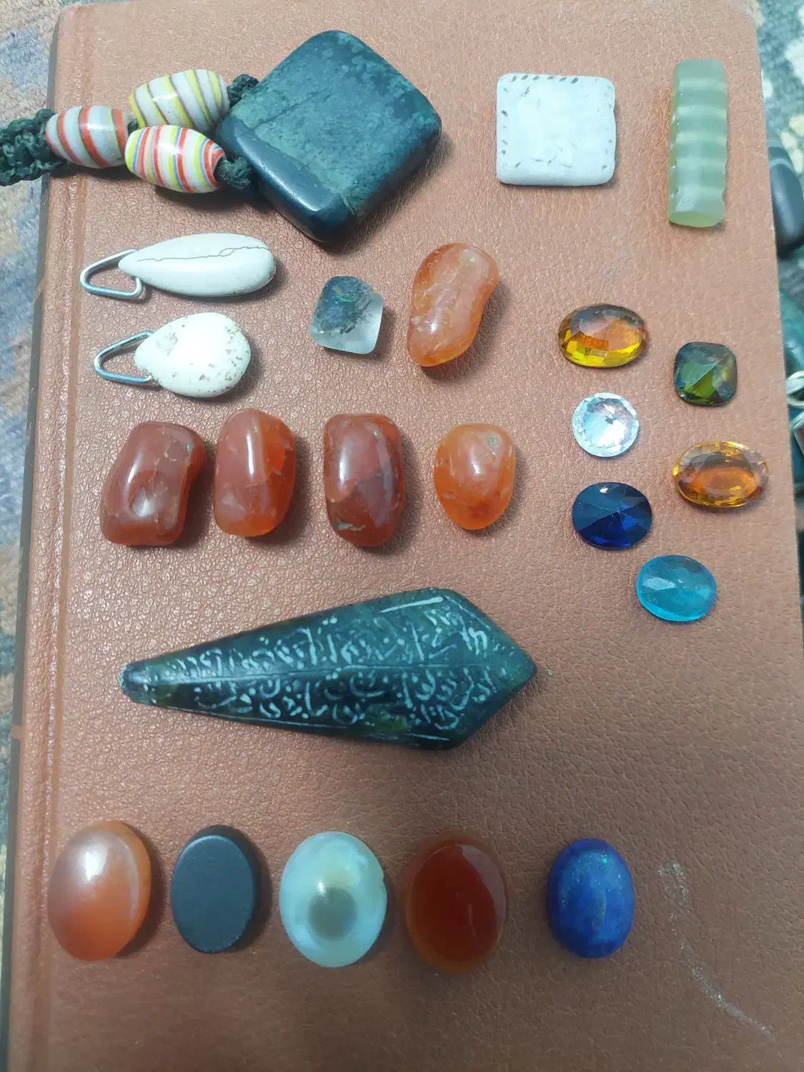 نگین سنگ مهره قدیمی|جواهرات|یزد, |دیوار