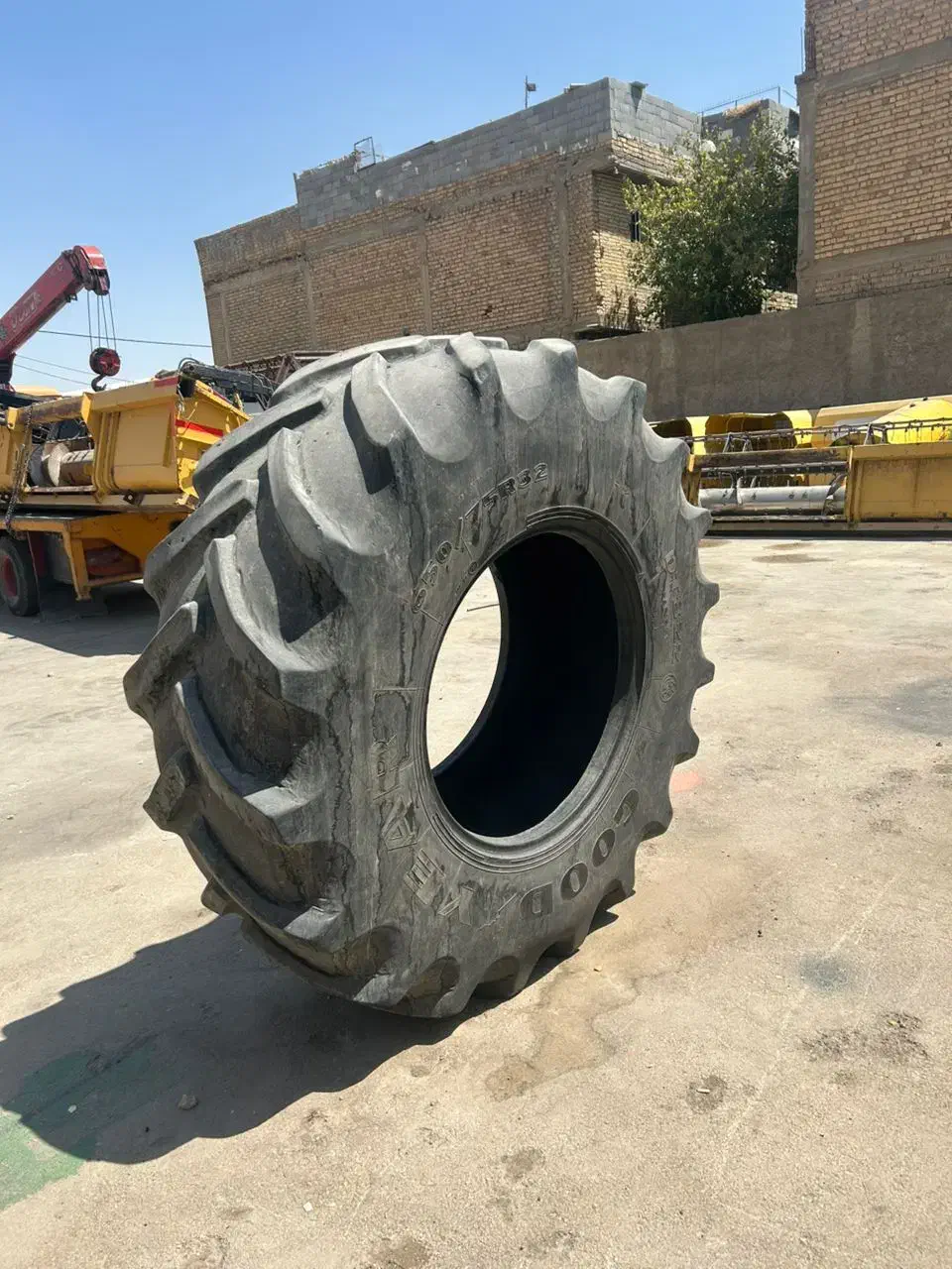 فروش لاستیک 32کمباین نیوهلند|قطعات یدکی و لوازم جانبی|مرودشت, پشت سایپا‎|دیوار