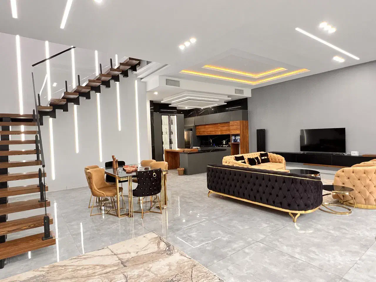 مبل راحتی ۸نفر با غذاخوری ۶ نفر با پایه استیل ۳۰۴|مبلمان خانگی و میز عسلی|کرج, عظیمیه|دیوار