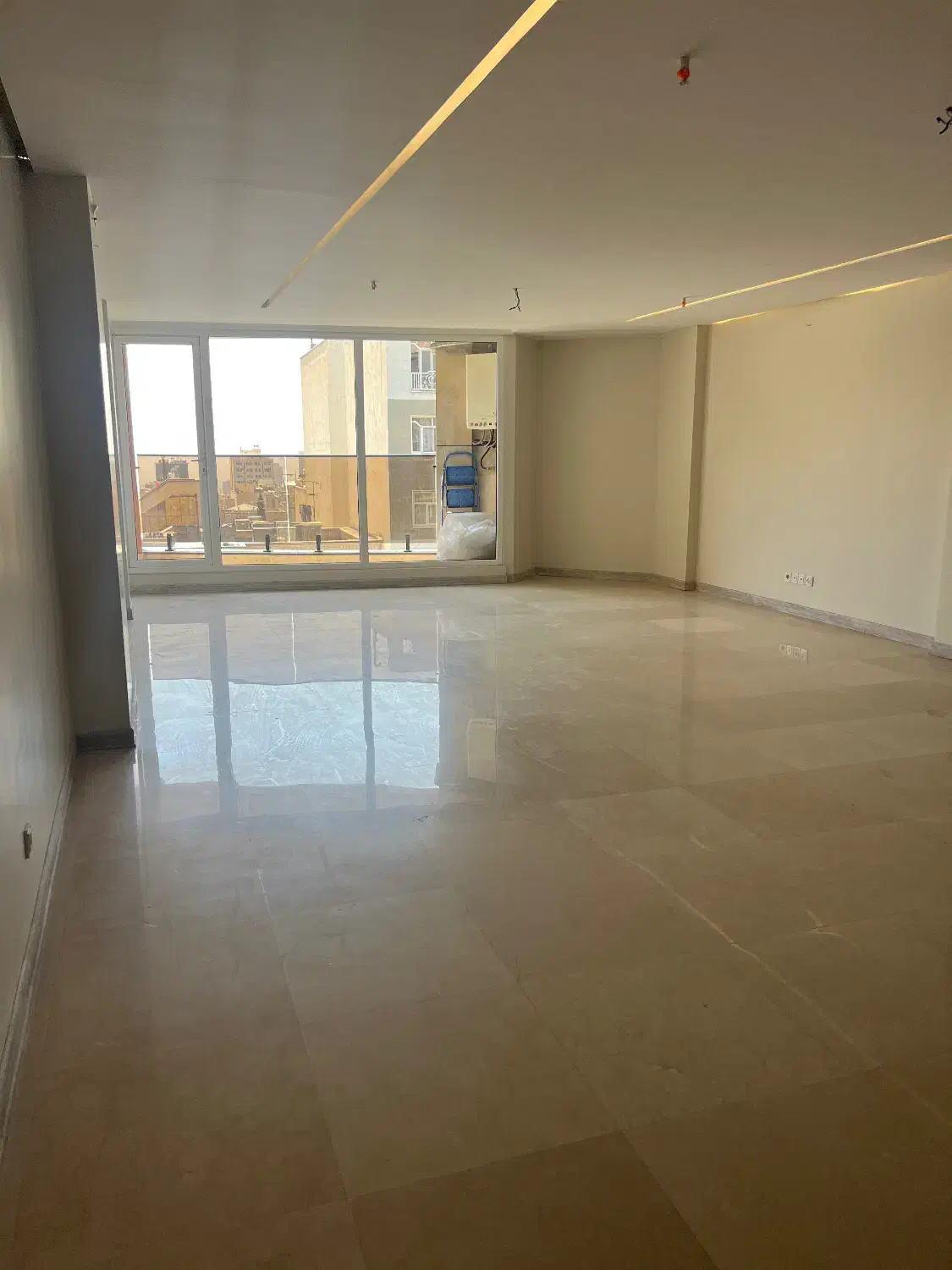 ۱۳۰متر۳ساله/تکواحدی با ویو/تخلیه/تراس بزرگ