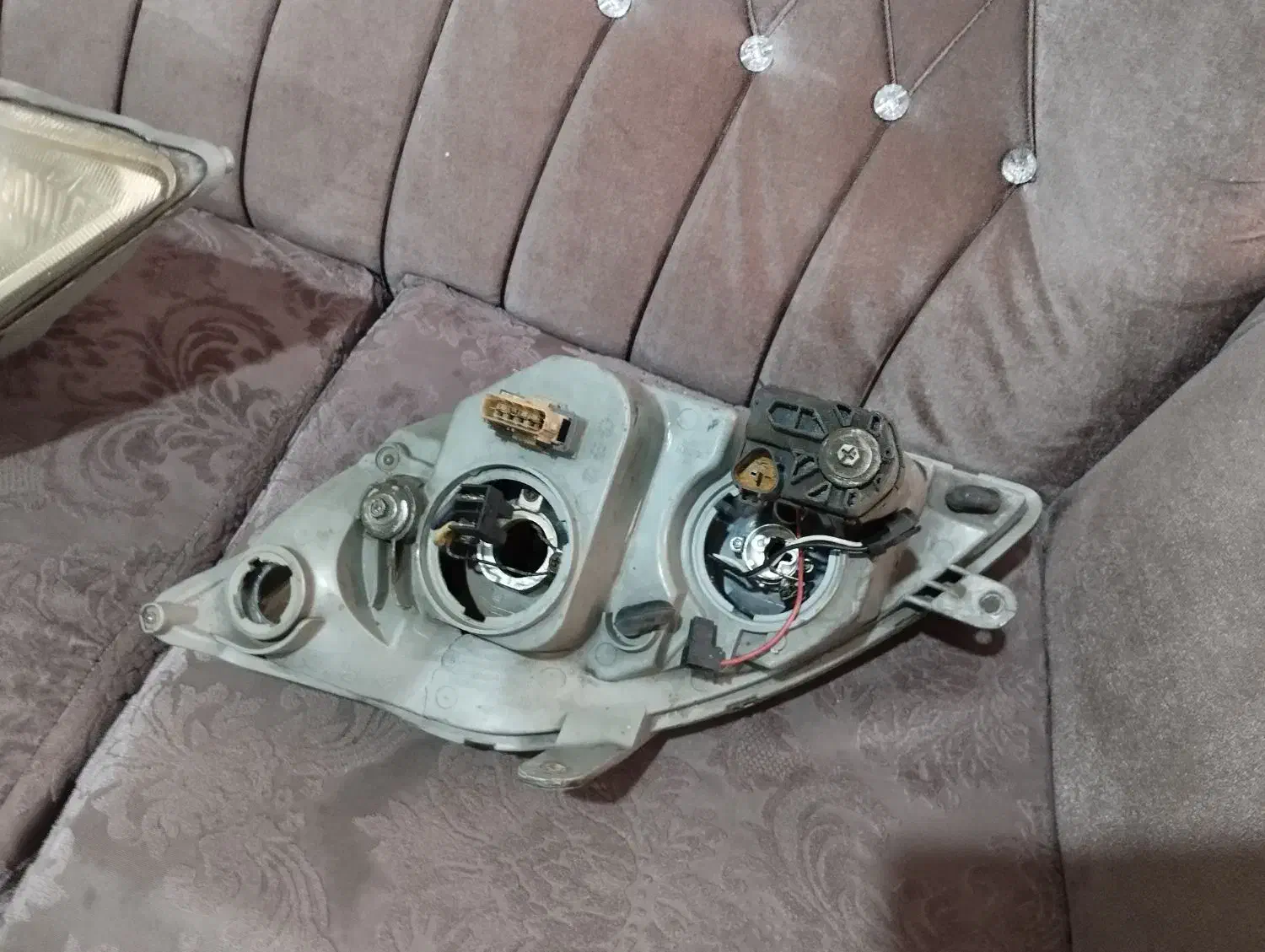 چراغ جلو ماشین تیبا|قطعات یدکی و لوازم جانبی|رشت, پاستوریزه|دیوار