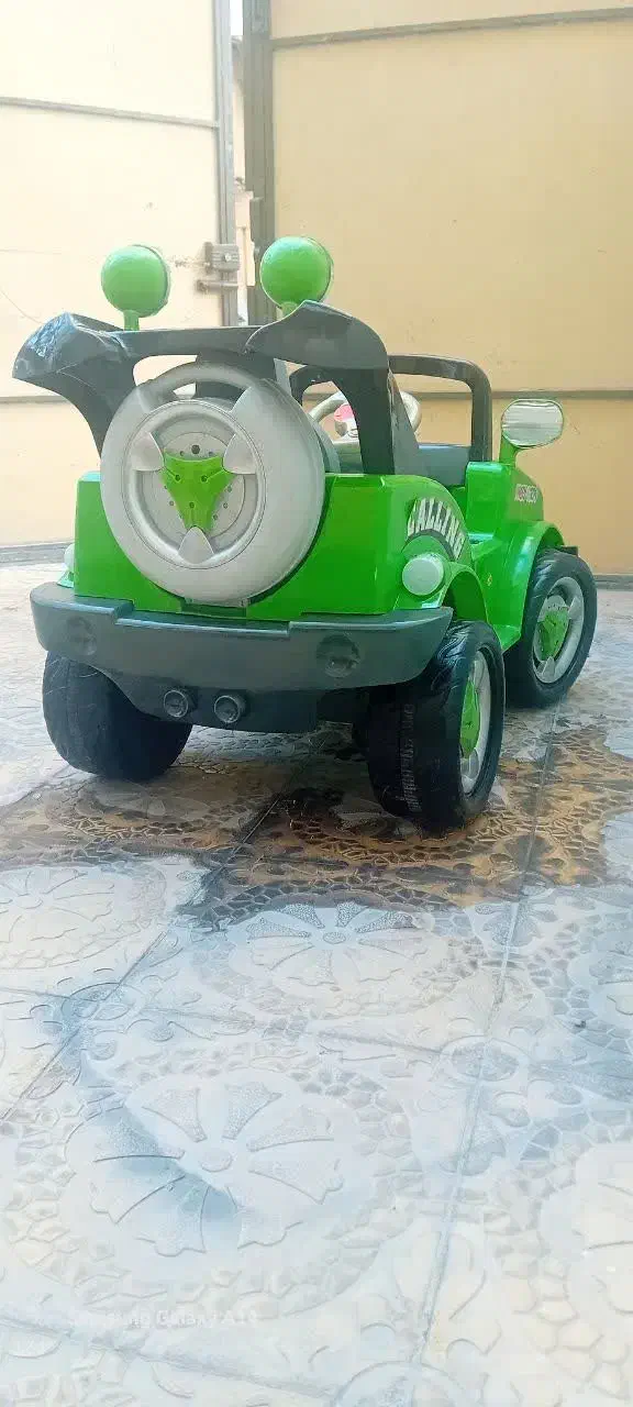 ماشین شارژی شاسی بلند طرح تویوتا در حد نو|اسباب‌بازی بچه|کرمانشاه, |دیوار