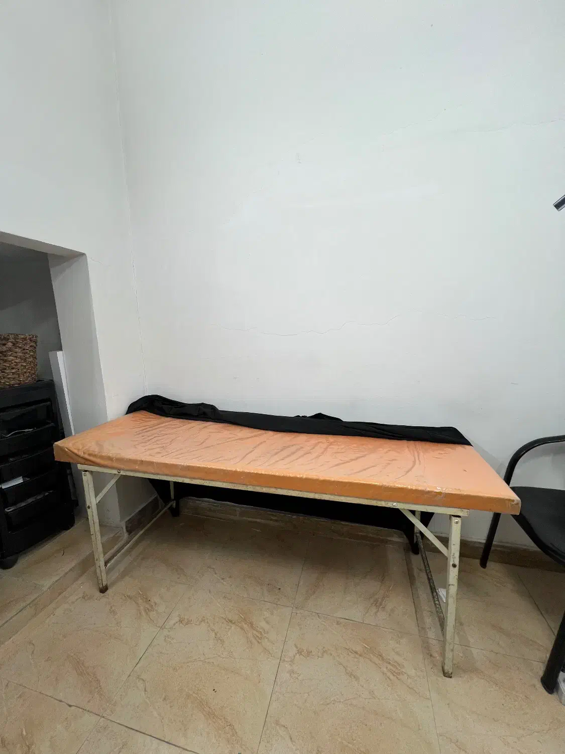 سالن|آرایشگاه و سالن‌های زیبایی|سلمان‌شهر, |دیوار