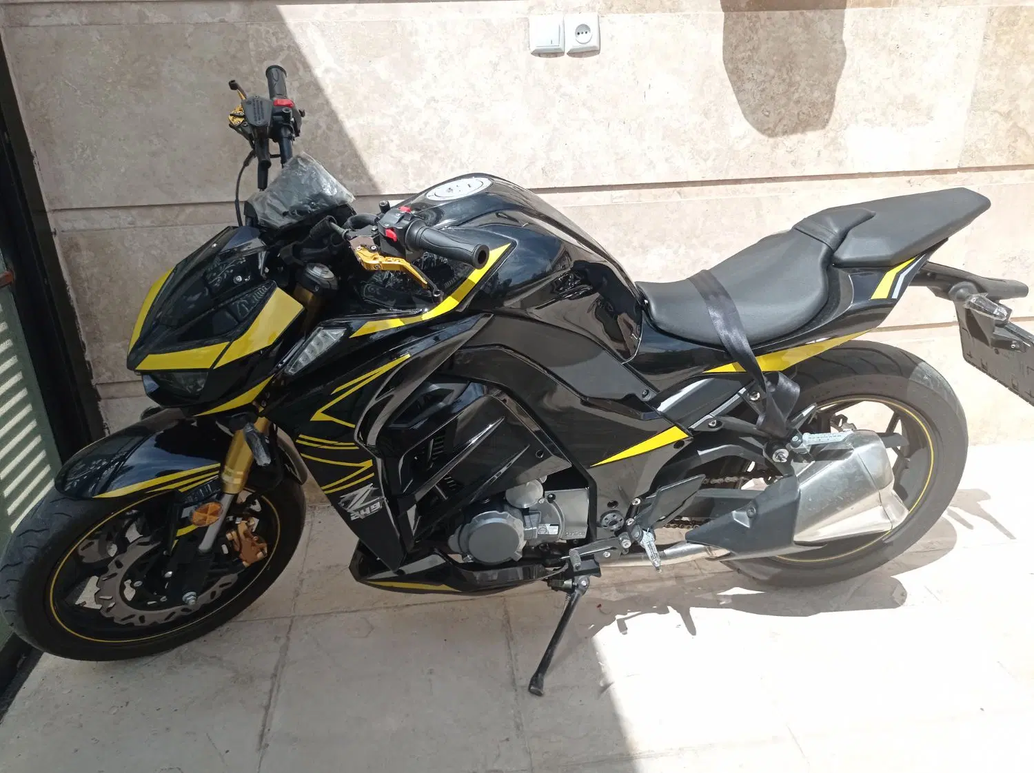 z1000|موتورسیکلت|قم, آزادگان|دیوار