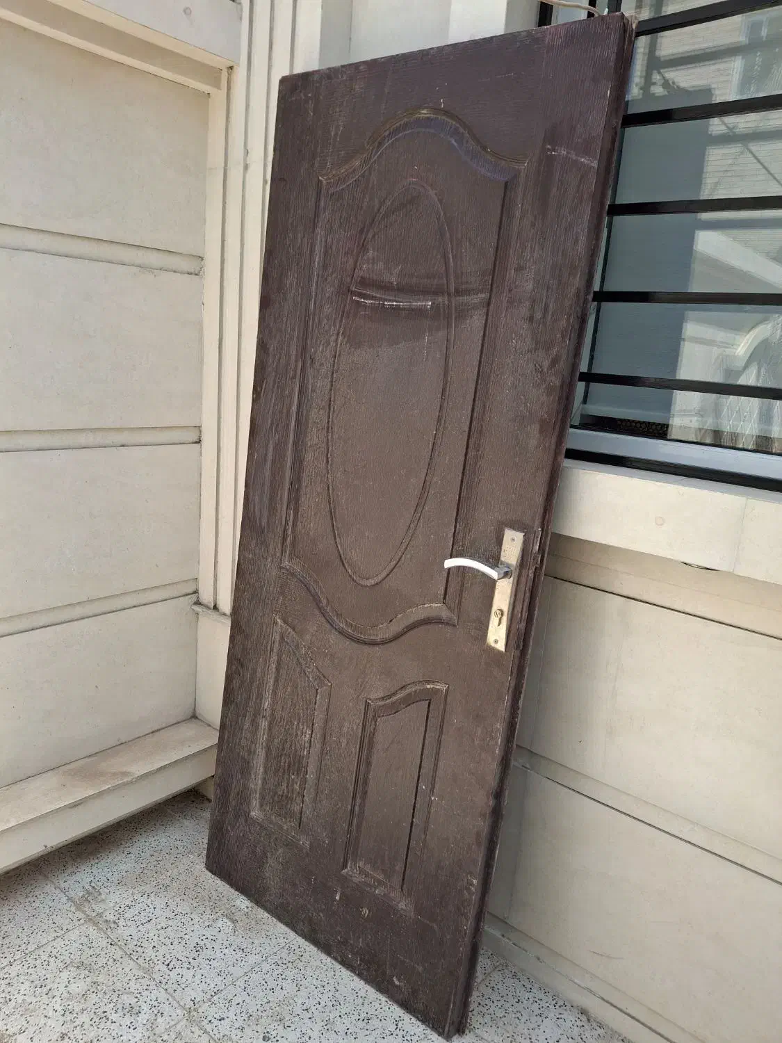 پنجره آهنی در حد نو سالم درب چوبی با قفل و دستگیره|مصالح و تجهیزات ساختمان|بافق, |دیوار