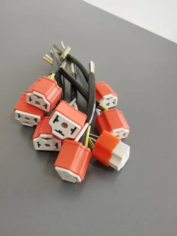 عرضه کننده انواع باتری و سیمکشی و سوکت و سنسور|قطعات یدکی و لوازم جانبی|یزد, |دیوار