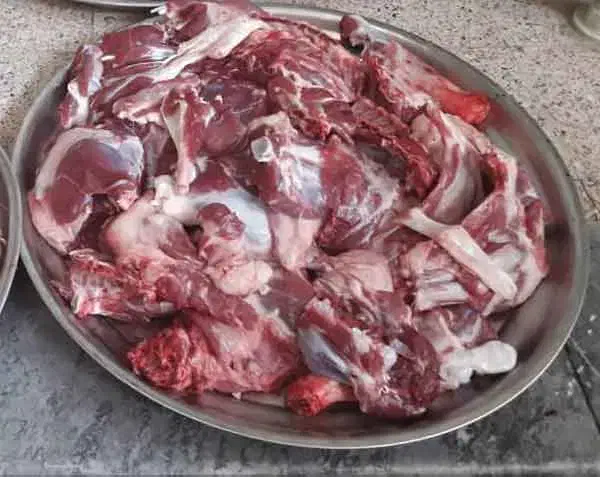 قصاب در محل،سلاخی،گوسفند زنده|حیوانات مزرعه|قم, نیروگاه|دیوار