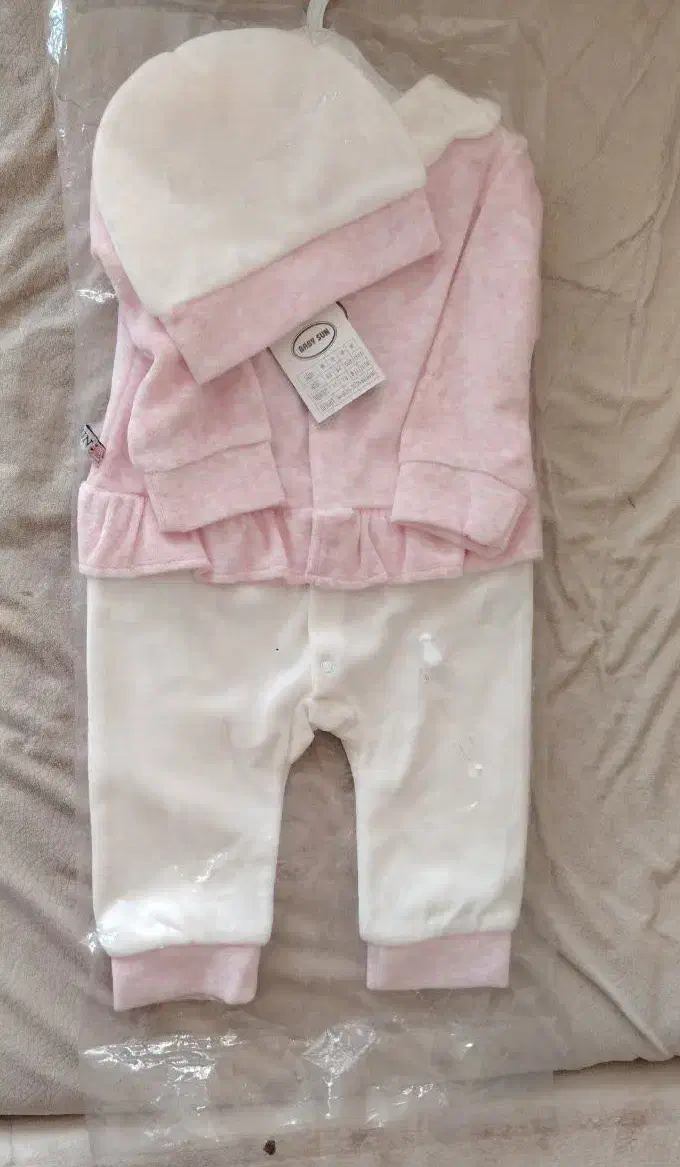 لباس نوزادی مخمل هفت ماهه|کفش و لباس بچه|شهرضا, |دیوار