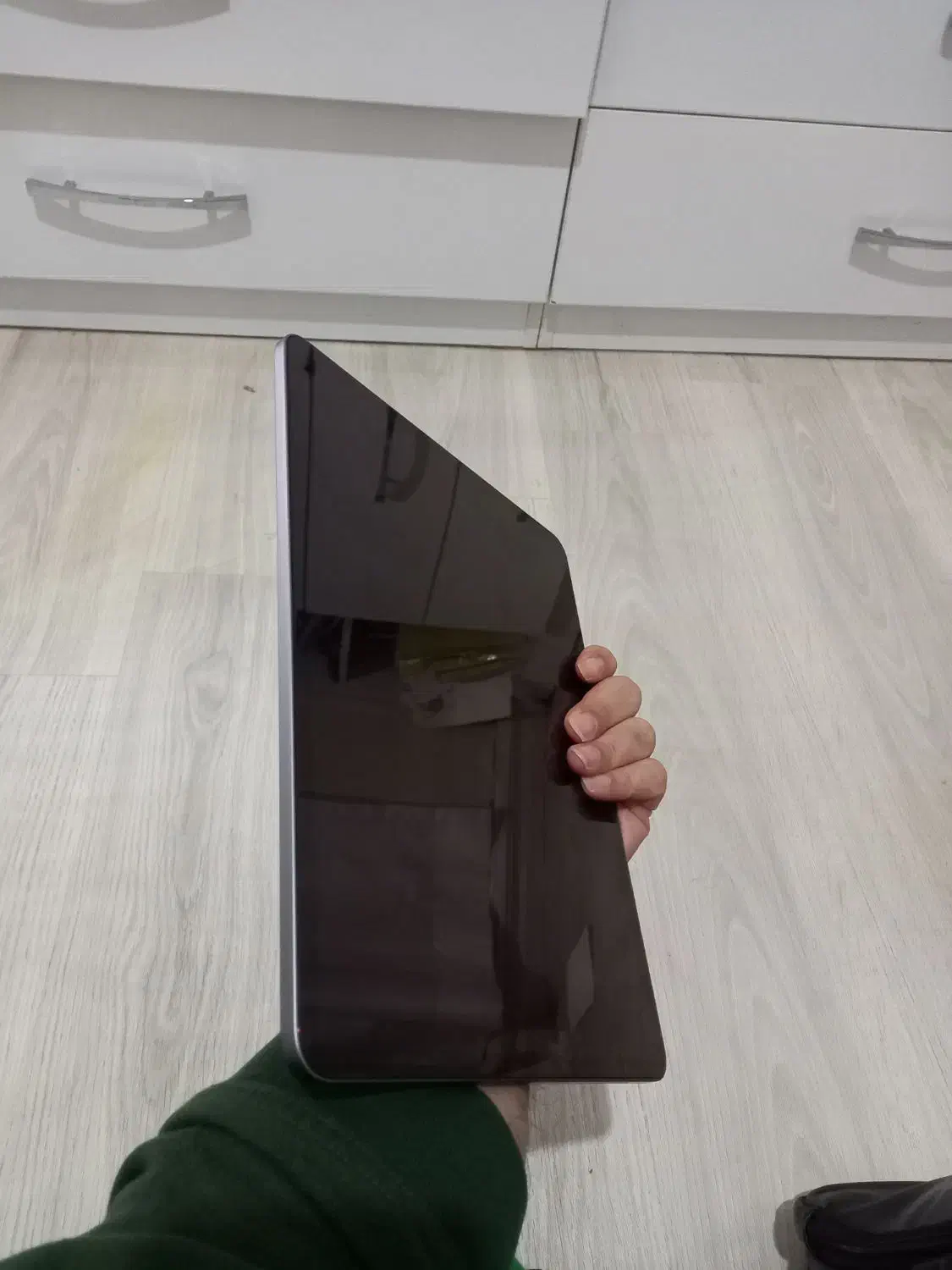 ایپد ایر|تبلت|رشت, باهنر|دیوار