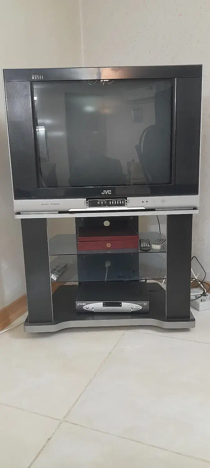 تلویزیون ۲۹ جی وی سی با میز|تلویزیون و پروژکتور|اصفهان, چرخاب|دیوار