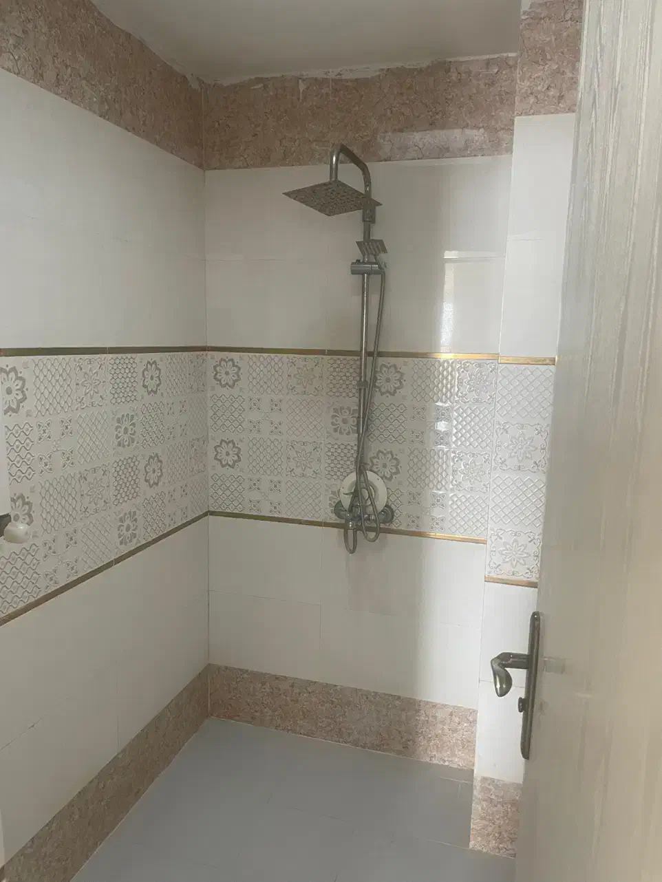 اپارتمان طبقه ۵