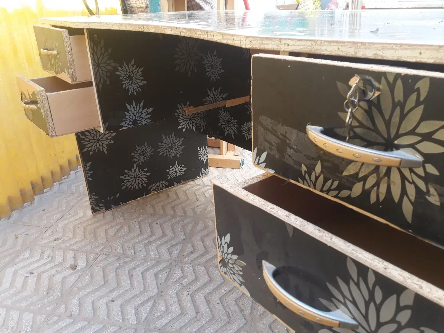 میز و چارپایه|میز تحریر و کامپیوتر|یزد, |دیوار