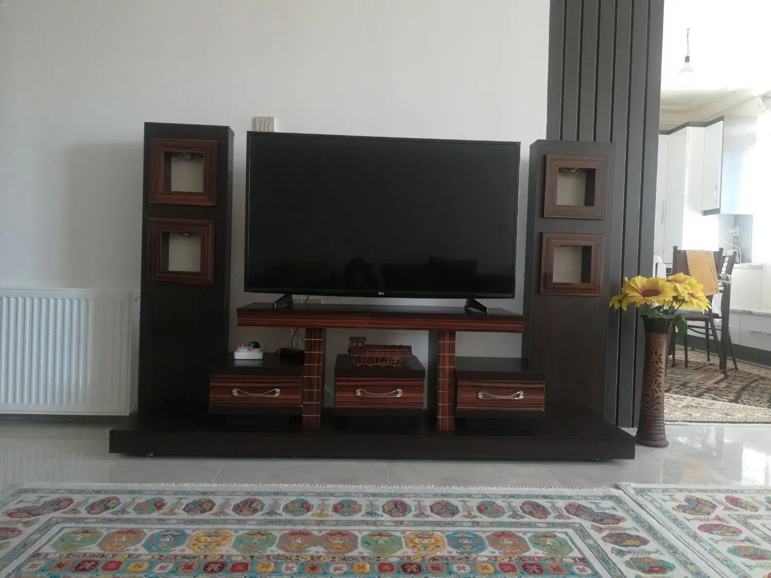 میز تی وی|میز تلویزیون|صدرا-فارس, فاز ۲|دیوار