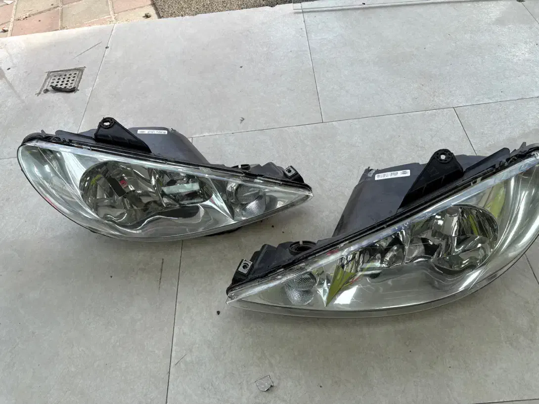 چراغ ۲۰۶ مدرن|قطعات یدکی و لوازم جانبی|رشت, یخسازی|دیوار