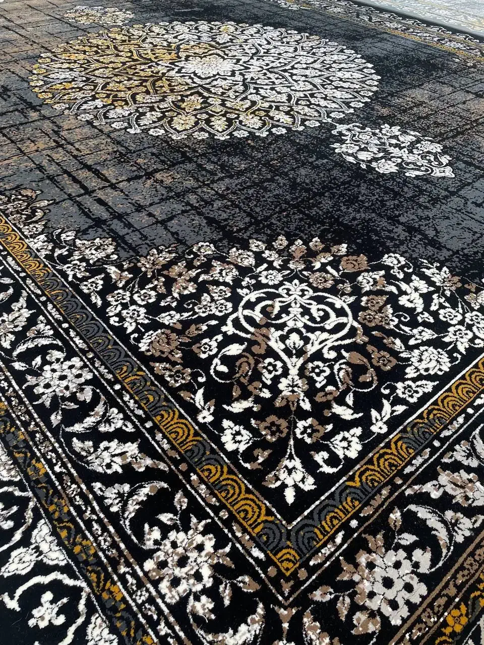 ۴تخته فرش ضخیم  ۷۰۰شانه|فرش|همدان, |دیوار