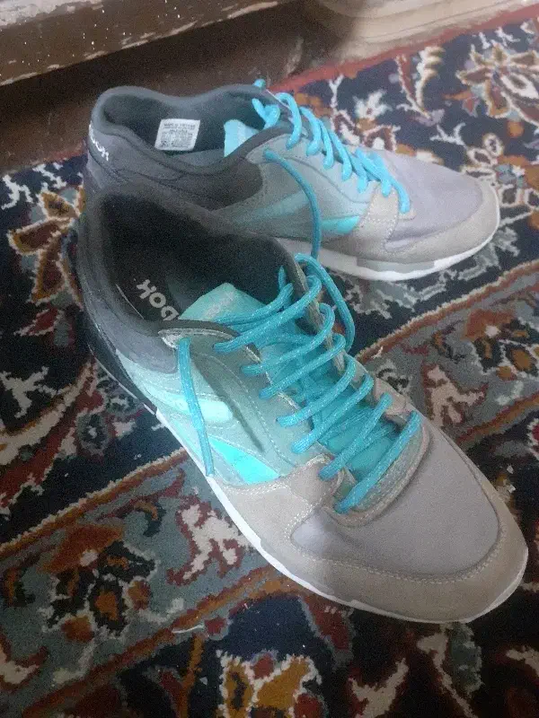 یک جفت کتونی زنانه ریبوک اصل|کیف، کفش، کمربند|قم, قلعه عموحسین|دیوار