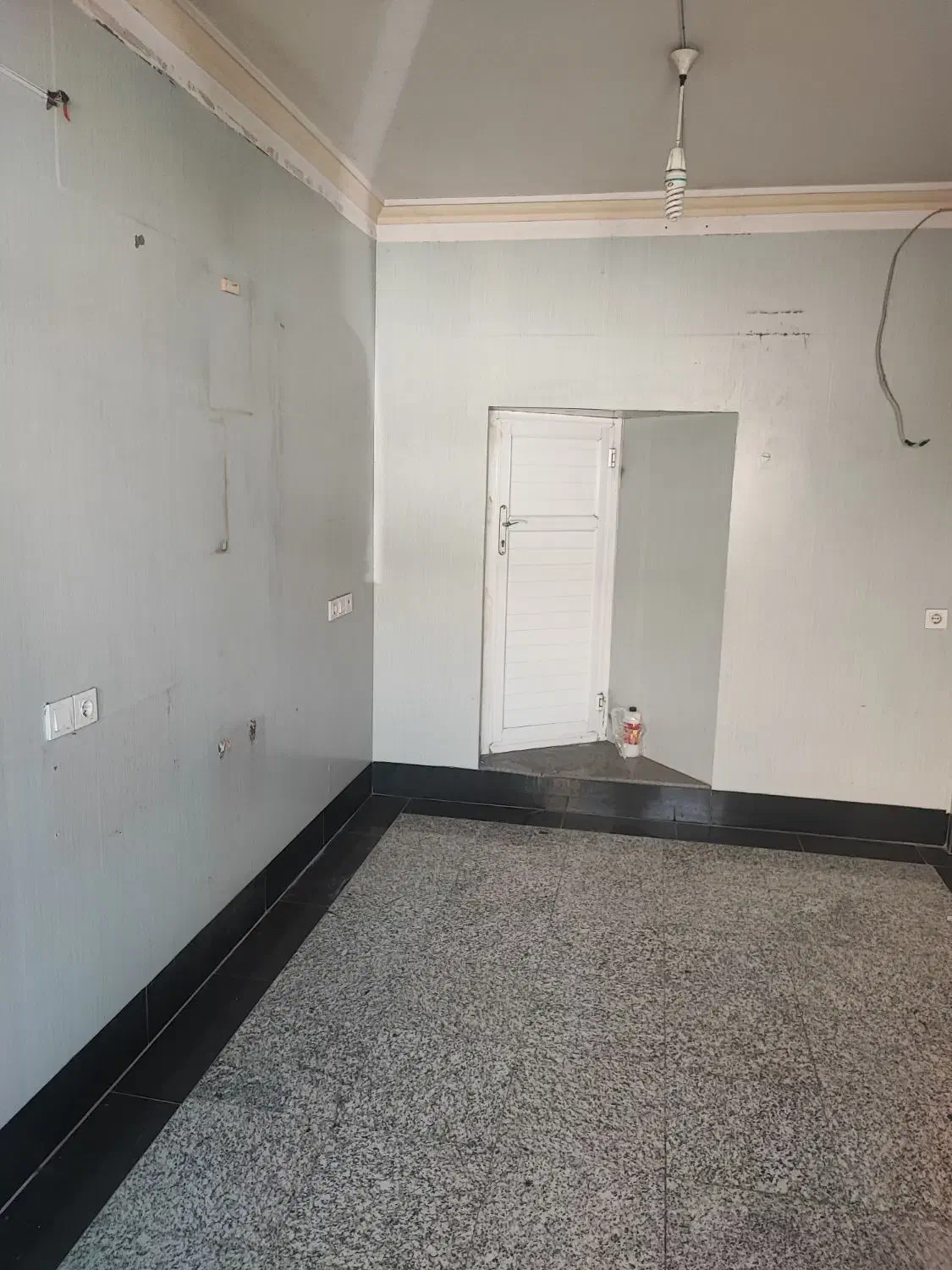 اجاره 14متر مغازه خیابان انقلاب|اجارهٔ مغازه و غرفه|خرم‌آباد, |دیوار