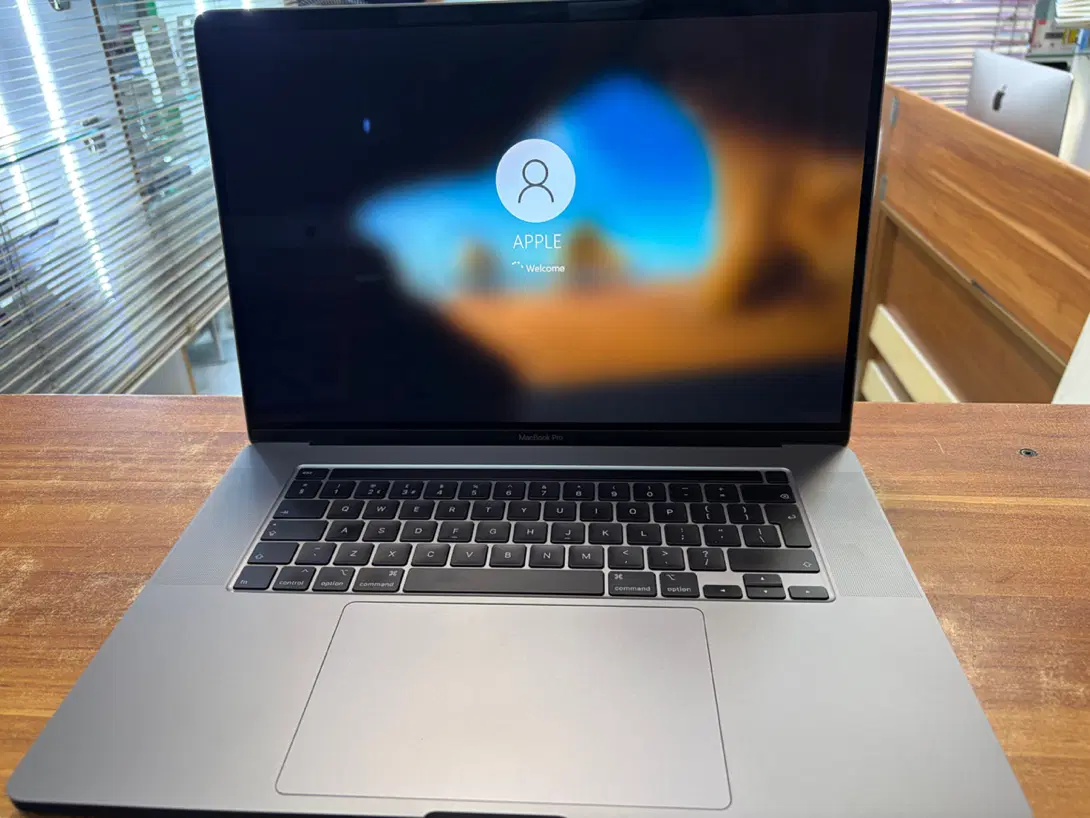 Macbook Pro 2019 A2141|رایانه همراه|تهران, فلسطین (میدان انقلاب)|دیوار