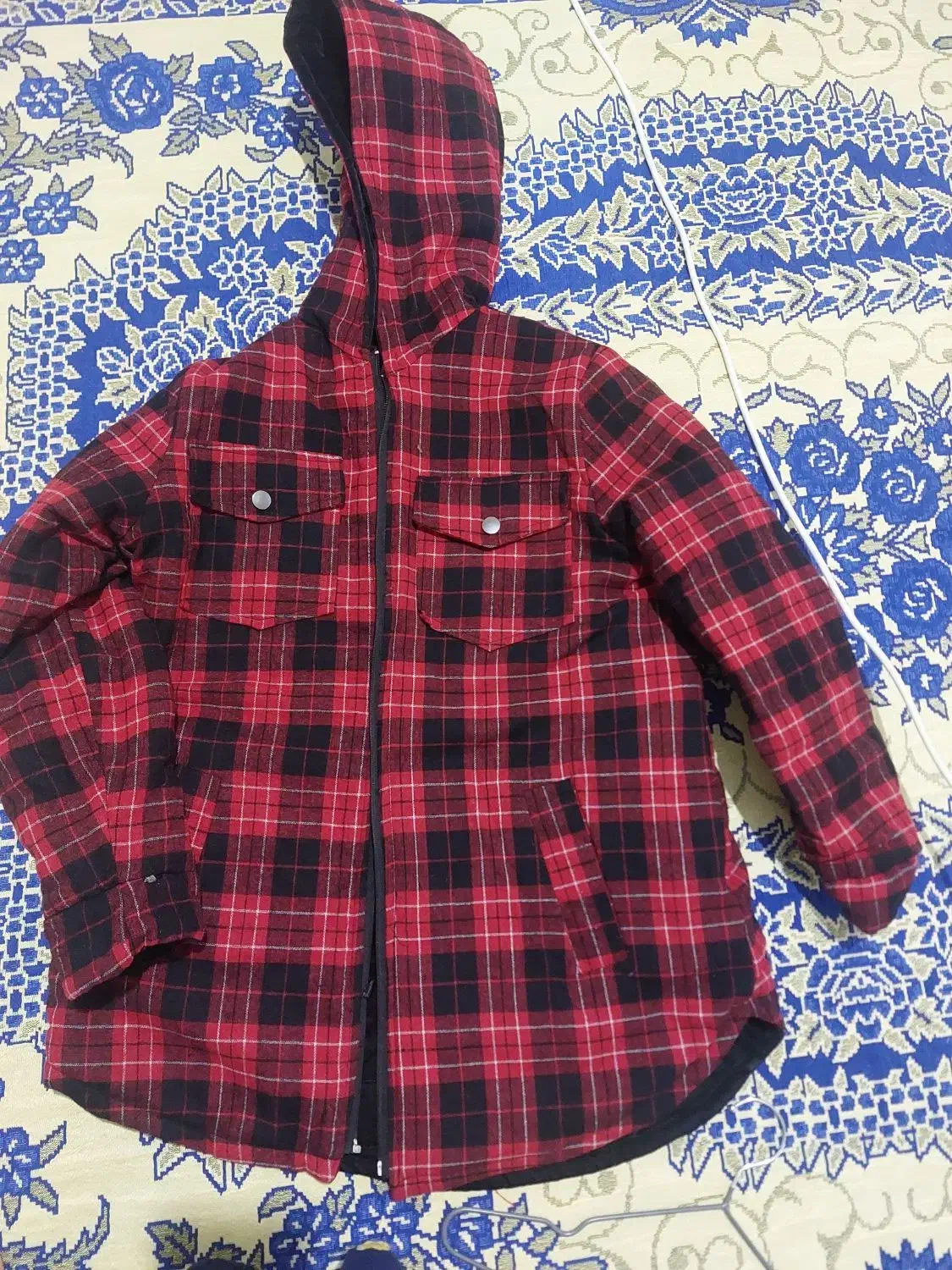 کاپشن نو|لباس|تالش, هشتپر|دیوار