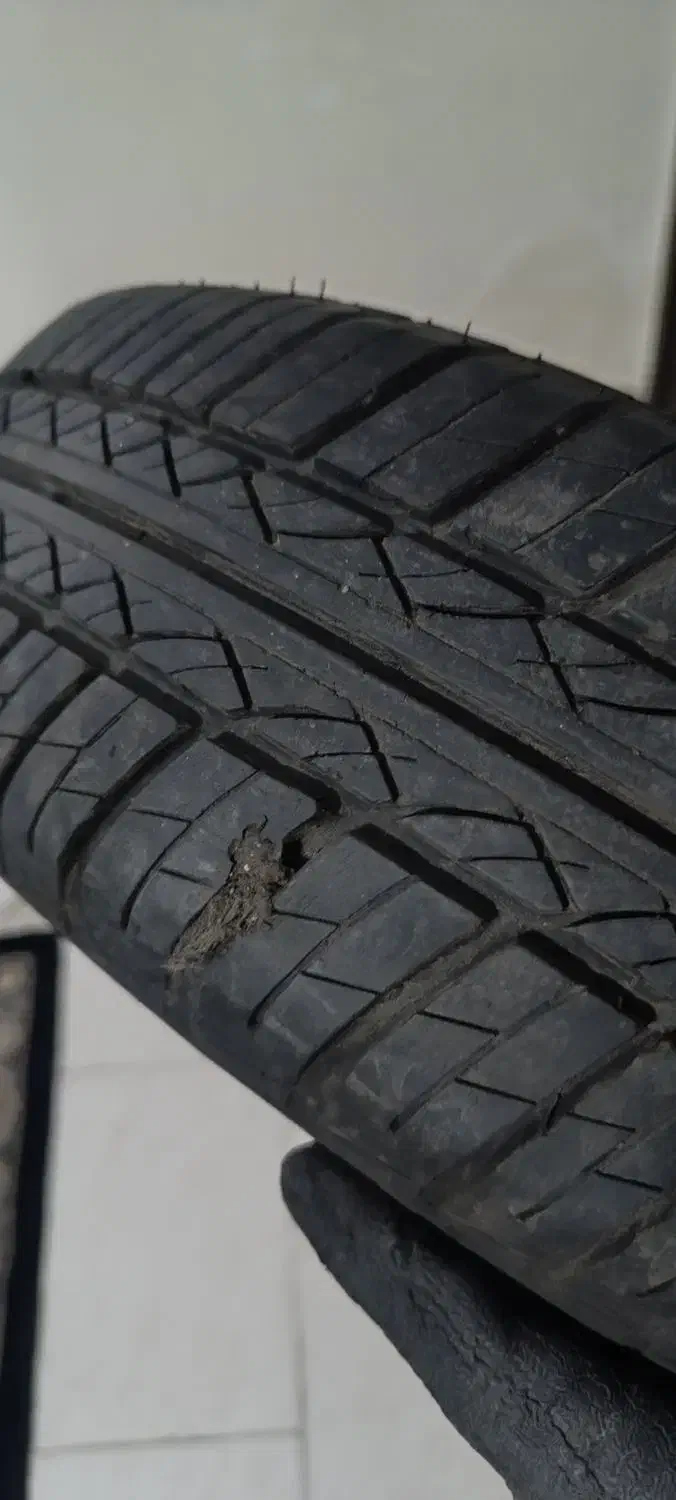 لاستیک ۷۰ درصدبارینگ|قطعات یدکی و لوازم جانبی|قرچک, میرزائی جنوبی|دیوار