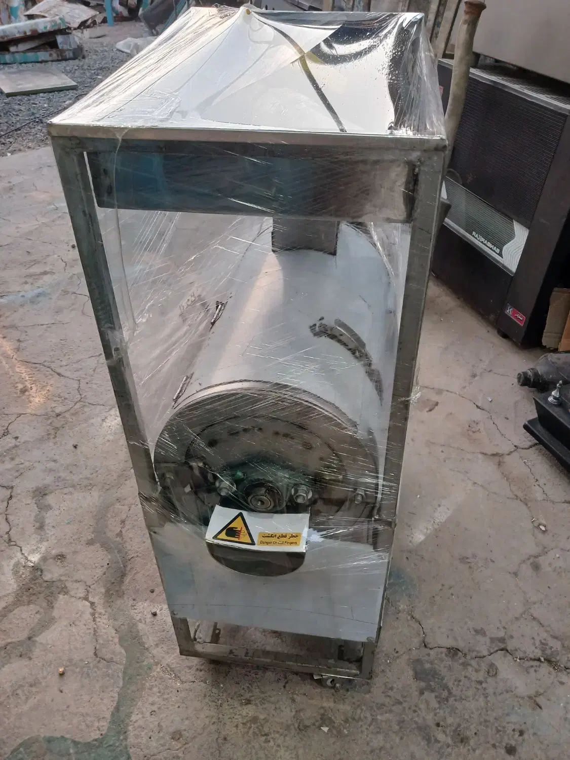 دستگاه آب گوجه گیری دستگاه آب میوه گیری|ماشین‌آلات صنعتی|آران و بیدگل, |دیوار