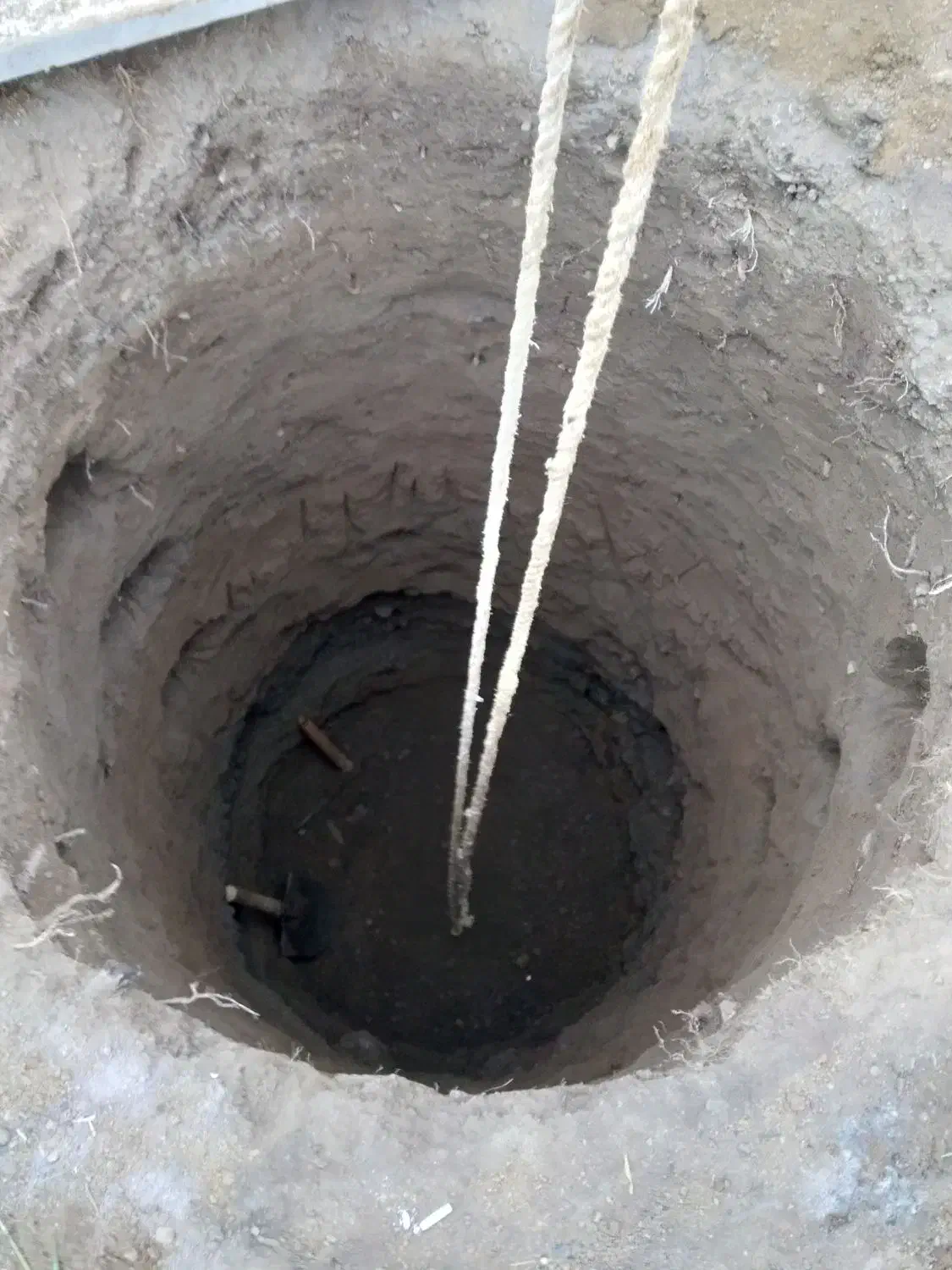 چاه کنی دستی|خدمات پیشه و مهارت|منجوان, |دیوار