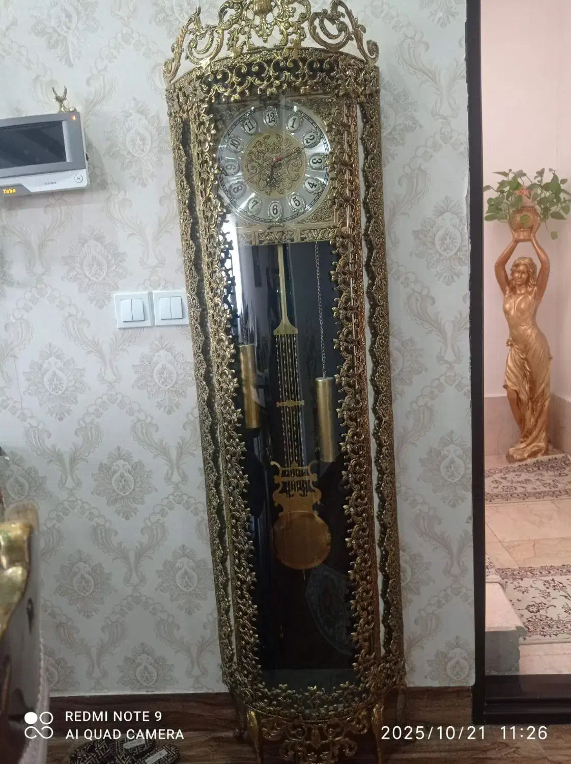 ساعت ایستاده برنزی کاملا سالم وتمیز|ساعت دیواری و تزئینی|شاهین دژ, |دیوار
