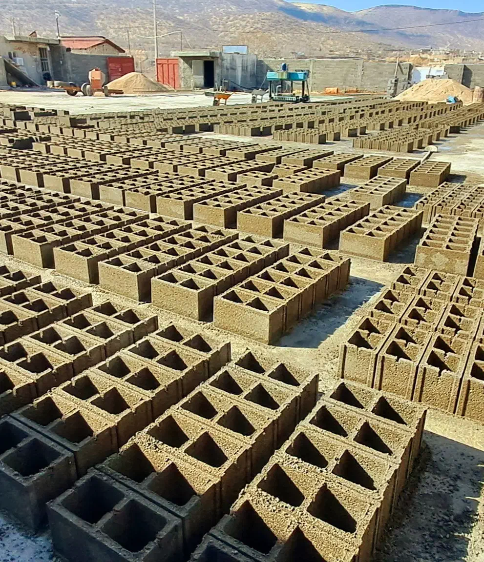 نیازمند دو نفر کارگر ماهر برای کارگاه بلوک زنی|استخدام صنعتی، فنی، مهندسی|کامفیروز, |دیوار