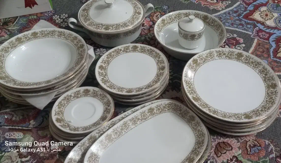 سرویس ۶نفره چینی|ظروف سرو و پذیرایی|بروجرد, |دیوار