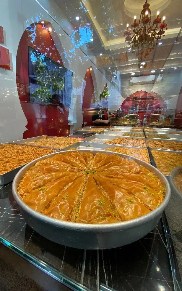 تکمیل پرسنل کافه، ویتر ، کانتر ، بارستا مبتدی|استخدام خدمات فروشگاه و رستوران|تهران, فردوس|دیوار