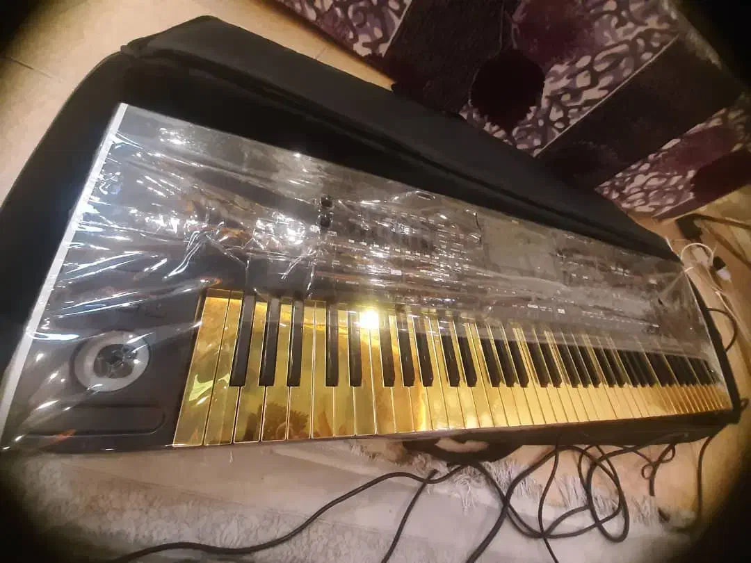 کورگ پی ای ۴|پیانو، کیبورد، آکاردئون|مهاباد (آذربایجان غربی), |دیوار