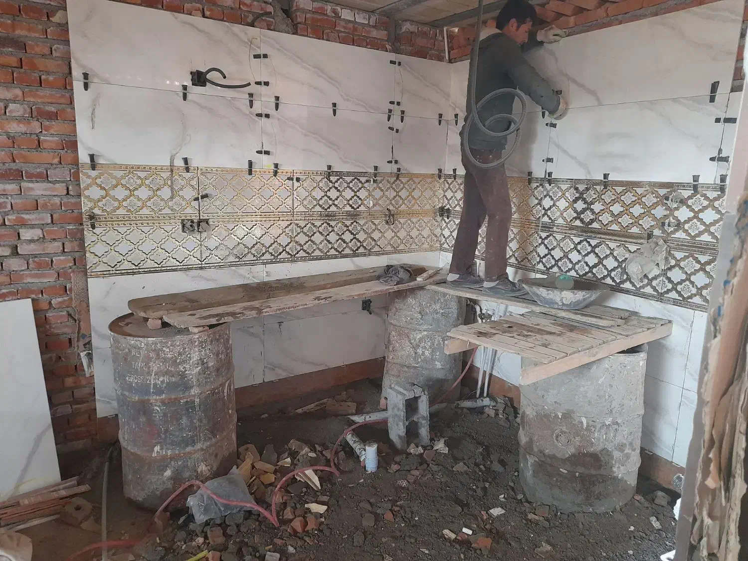 کاشی کاری و بنایی|خدمات پیشه و مهارت|آذرشهر, |دیوار