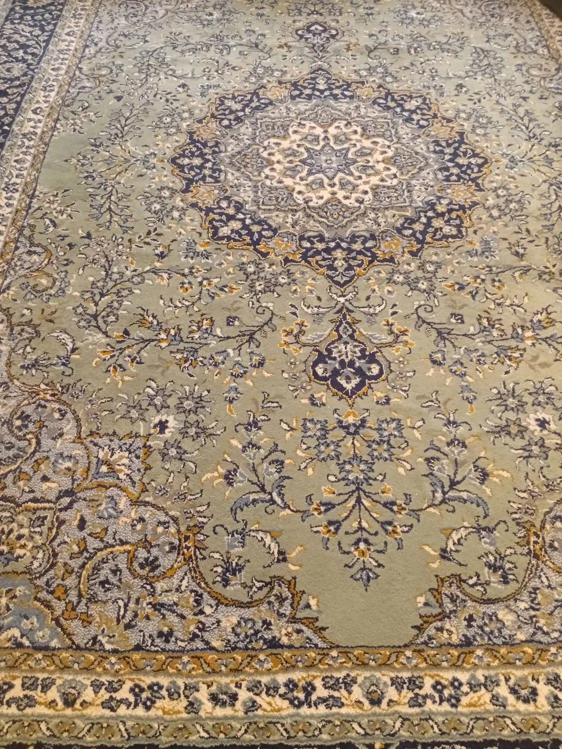 مبلمان|مبلمان خانگی و میز عسلی|گلبهار, شهر جدید گلبهار|دیوار