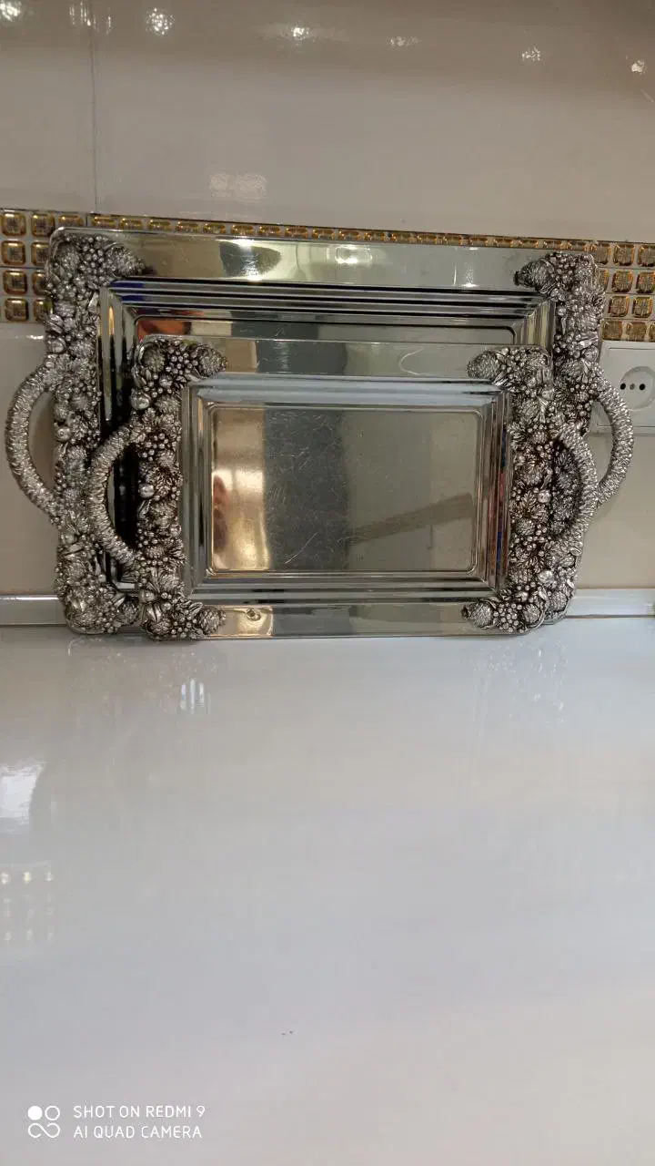 دوعدد سینی|ظروف سرو و پذیرایی|ثلاث باباجانی, |دیوار