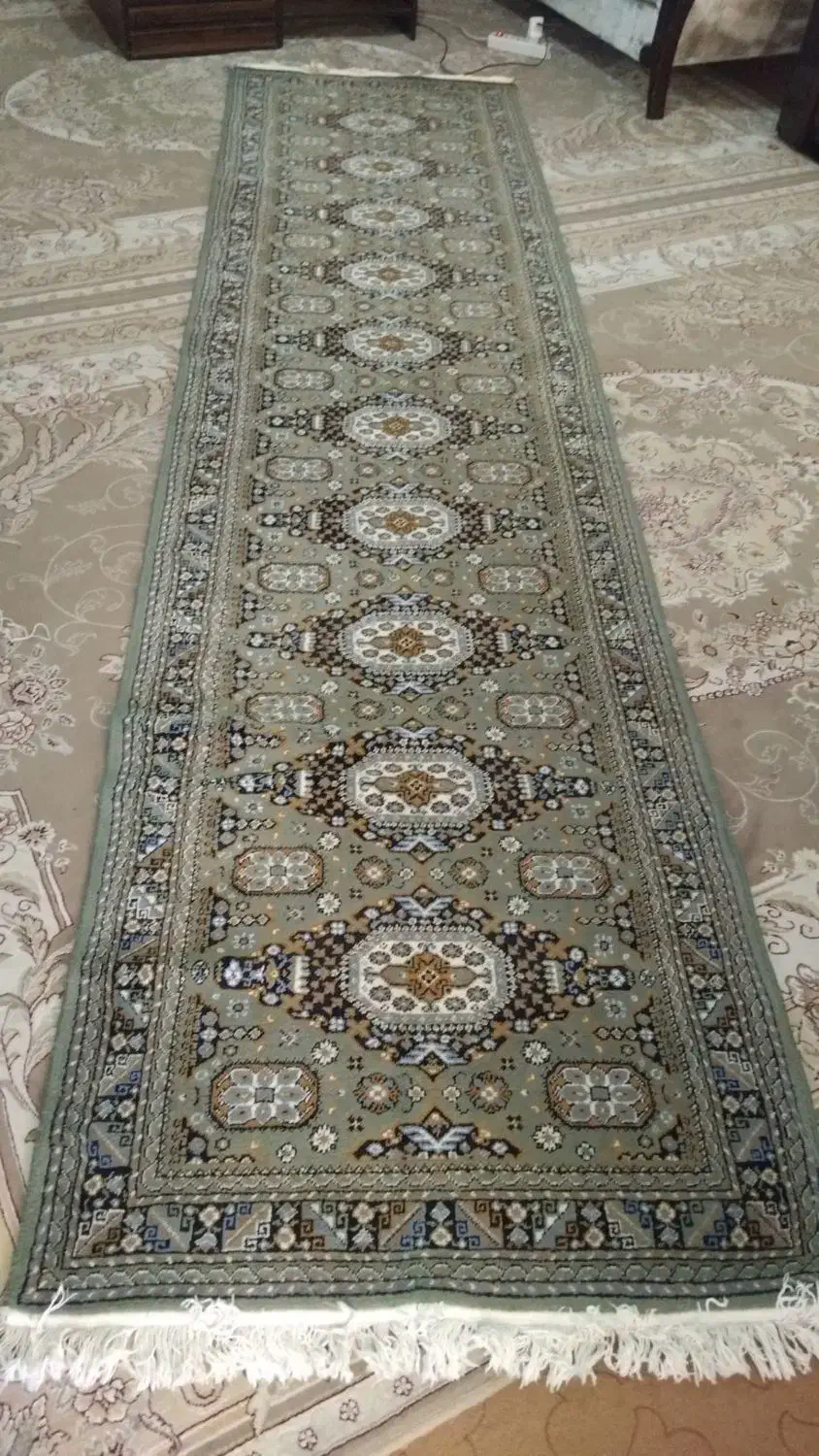 فرش کناره و میز وسط مبل کاملا سالم|فرش|کوهسار (البرز), |دیوار