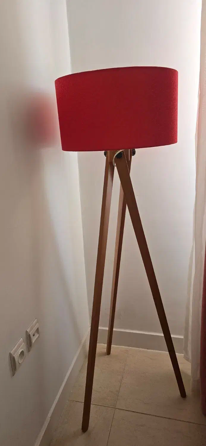 آباژور ایستاده|چراغ خواب و آباژور|پرند, فاز ۶|دیوار