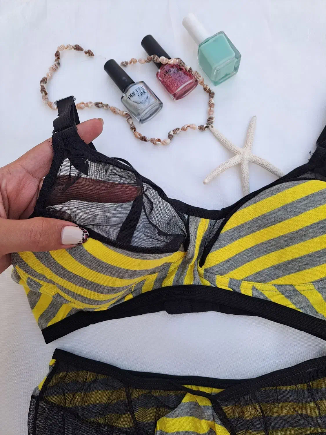 لباس زیر|لباس|کلاله, |دیوار