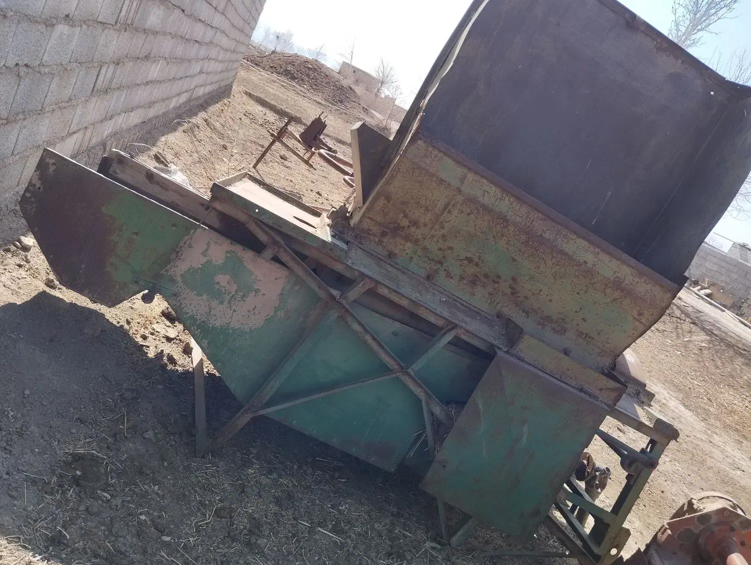 خرمنکوب|ماشینآلات صنعتی|ابریشم, |دیوار