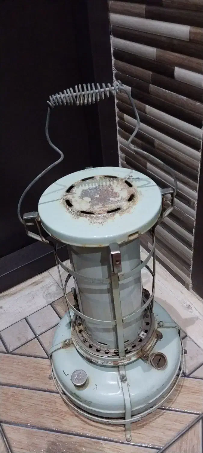 تعدادی وسایل نوستالژی برای علاقمندان|کلکسیون اشیاء عتیقه|قنوات, |دیوار