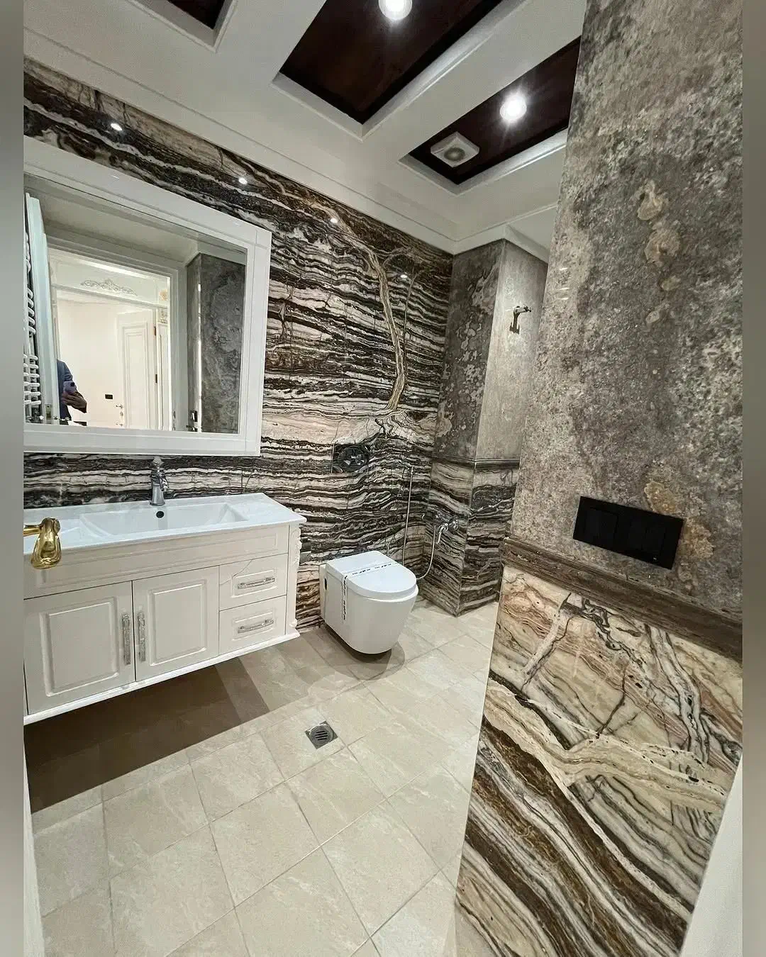 ۳۰۰متر ۴خواب نوساز ۲۰متر تراس هتلینگ آفرویژه