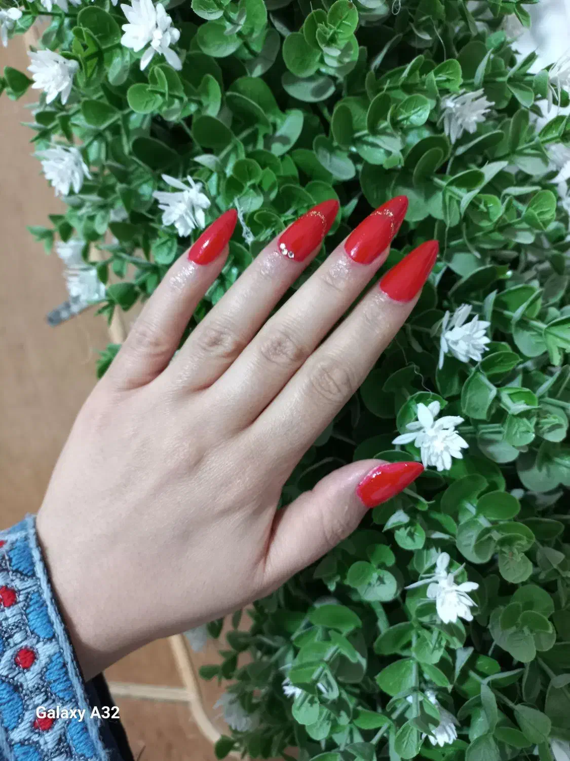 کاشت ناخن|خدمات آرایشگری و زیبایی|زهک, |دیوار