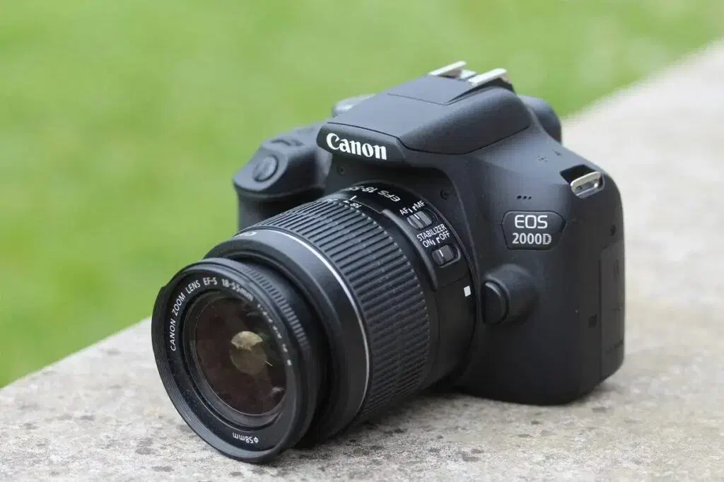دوربین عکاسی Canon 2000D|دوربین عکاسی و فیلم‌برداری|یزد, |دیوار