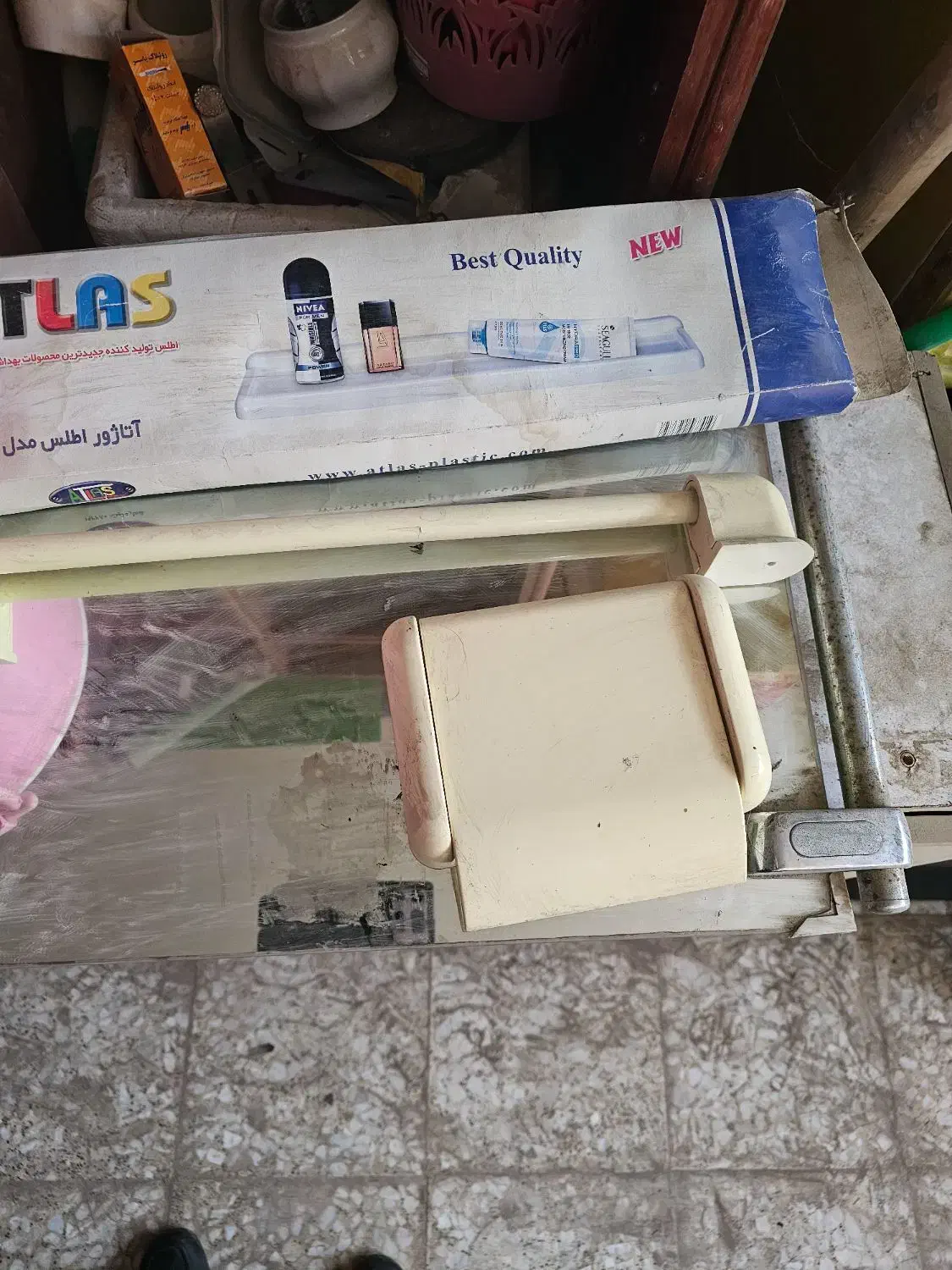 تعدادی وسیله مدرسه برای فروش|صندلی و نیمکت|فولادشهر, B6|دیوار